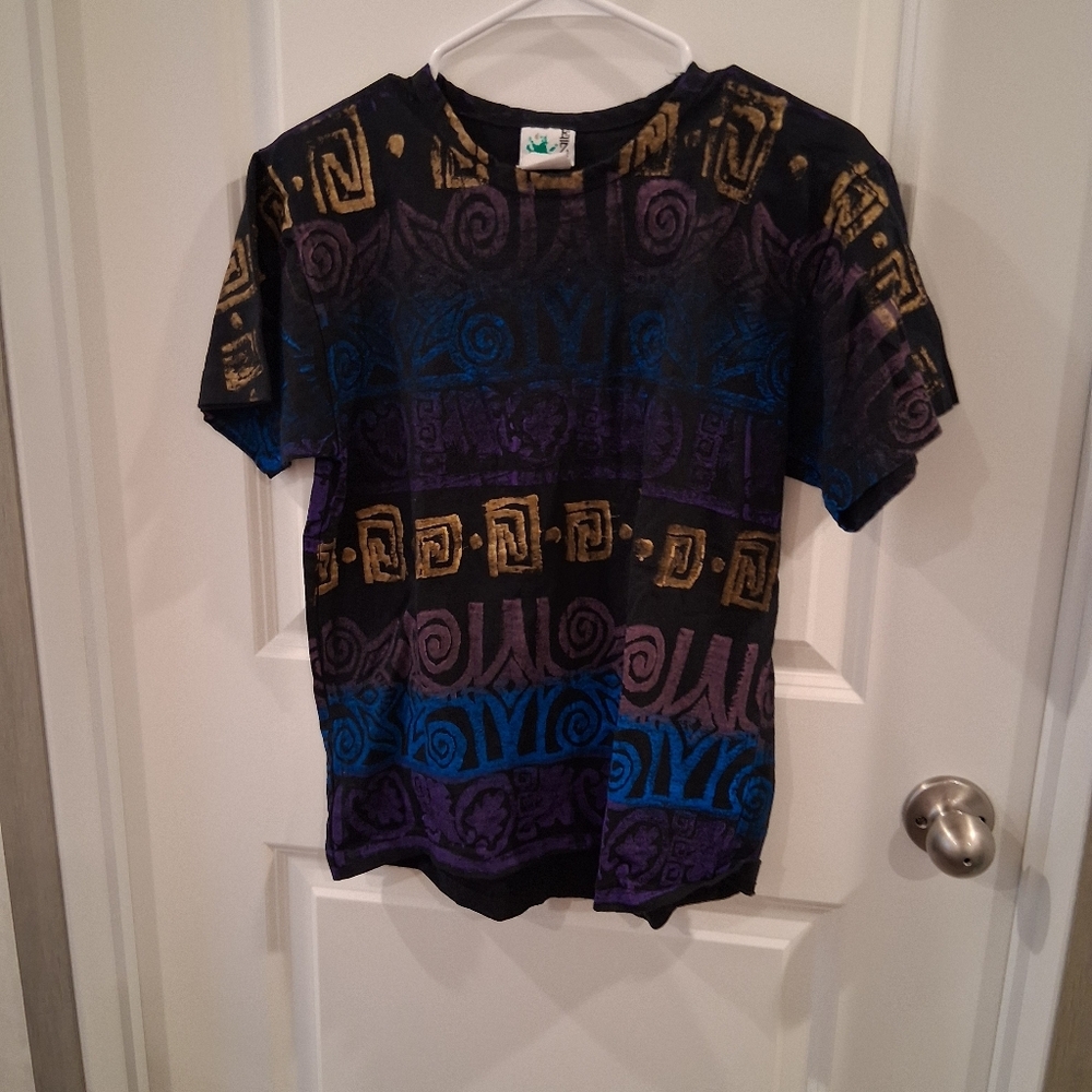 EZL Graphic Tee with Geometric Patterns Size Small
